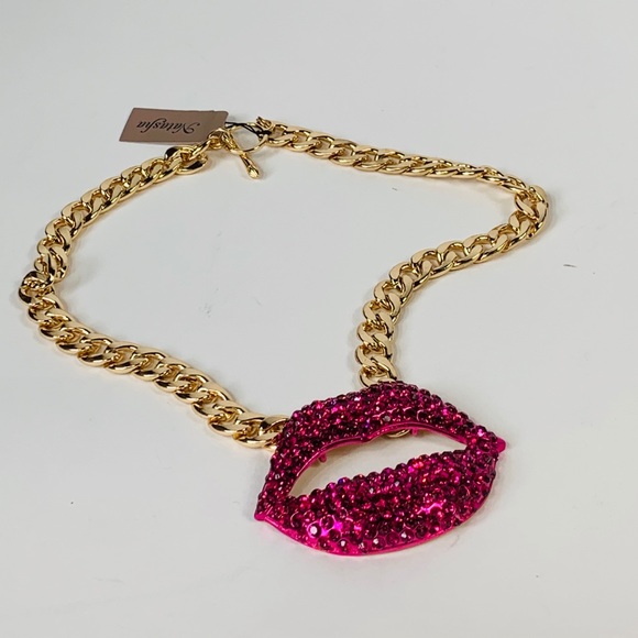 New 💋Natasha pink Crystal Lips Necklace - Picture 14 of 17